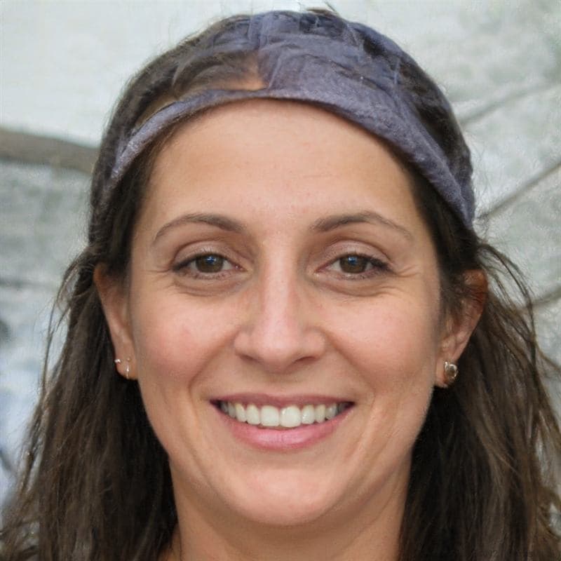 Portrait placeholder for Elena Hart, productivity and routine writer