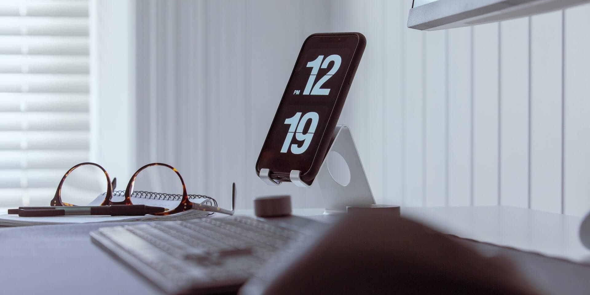 Time-Wasting Habits That Make Your Week More Expensive article image